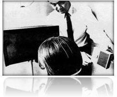 1958 All’Università di Chicago Joe Kamiya dimostra il controllo del ritmo alfa in risposta a feedback uditivo